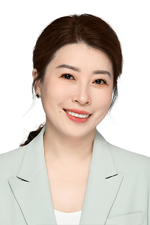 劉靜：融合部小學常務(wù)副校長、PYP項目協(xié)調(diào)員