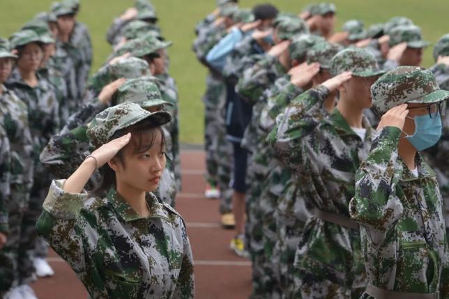 致軍訓(xùn)，敬青春 | 中國部·中學(xué)2020級新生軍訓(xùn)展英姿