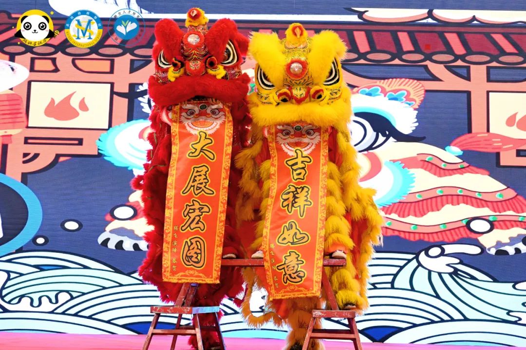 弘揚(yáng)天府文化 傳承非遺經(jīng)典 ——記成都美視學(xué)?！胺沁z傳承進(jìn)百校公益活動閉