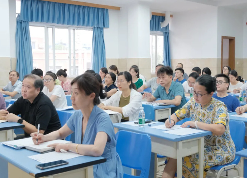 潛龍騰淵，春風(fēng)十里——成都美視師一學(xué)校中學(xué)部再獲殊榮