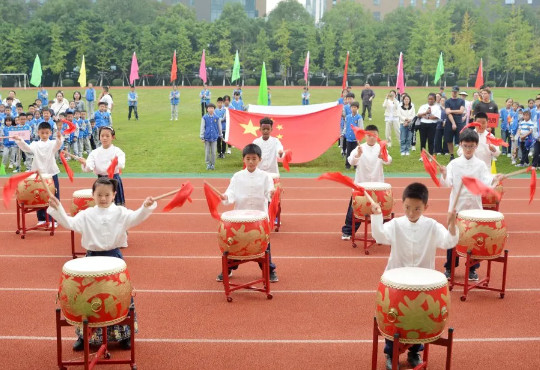 勇毅前行，悅動(dòng)童心—— 融合部·小學(xué)第十屆運(yùn)動(dòng)會(huì)暨“我們是誰(shuí)”超學(xué)科探究